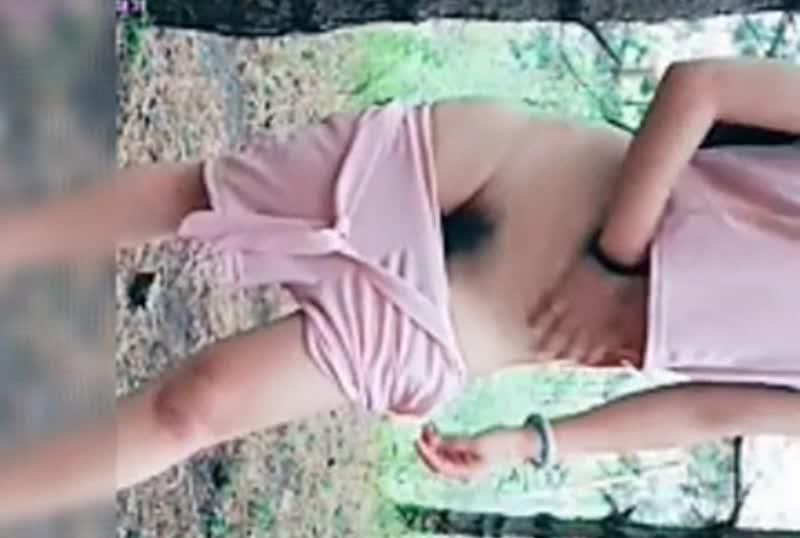 
							下面毛毛很多貌似村姑的女主播和四眼仔樹林野戰
						