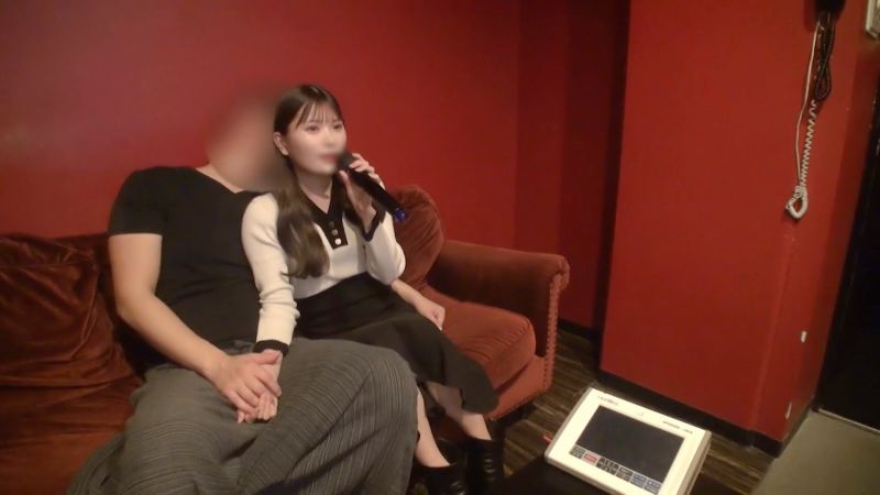 
							【無/初拍】卡拉OK包廂可愛女友在身旁讓人受不了抽插做愛 FC2-PPV-4118630
						