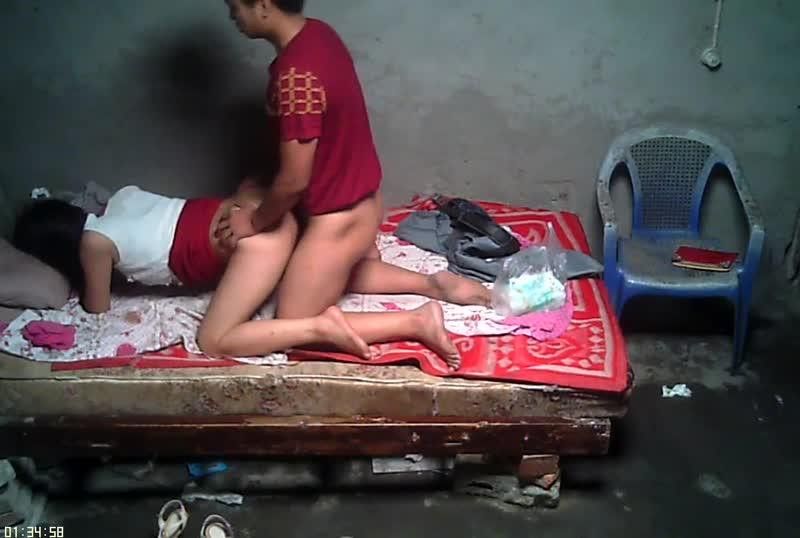 
							偷拍嫖妓站壁女嫖客想插菊花被小姐發飆對白好笑
						
