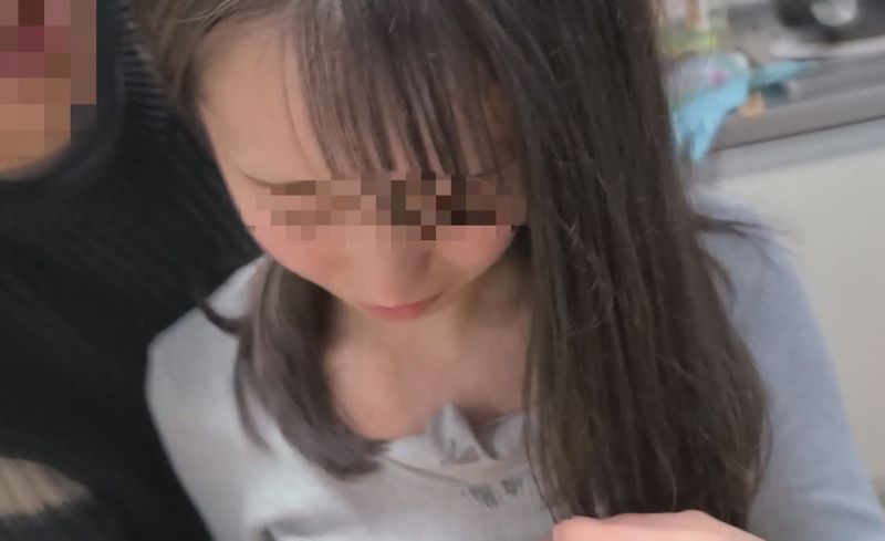 
							【個人】尋求金錢幫助的保母嬌小少妻。親密喝酒後、一面藏住臉蛋一面被人無套插入。 FC2-PPV-4154764
						